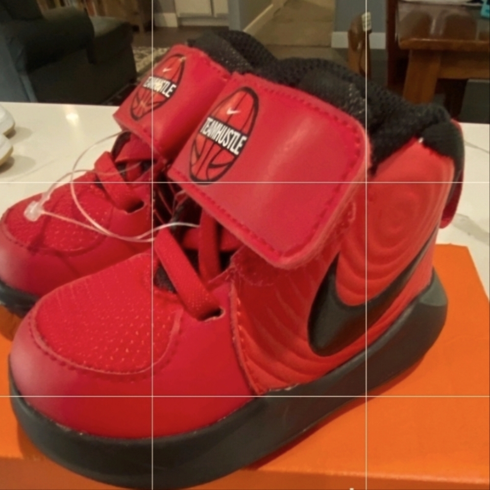 Nikes size toddler size 5